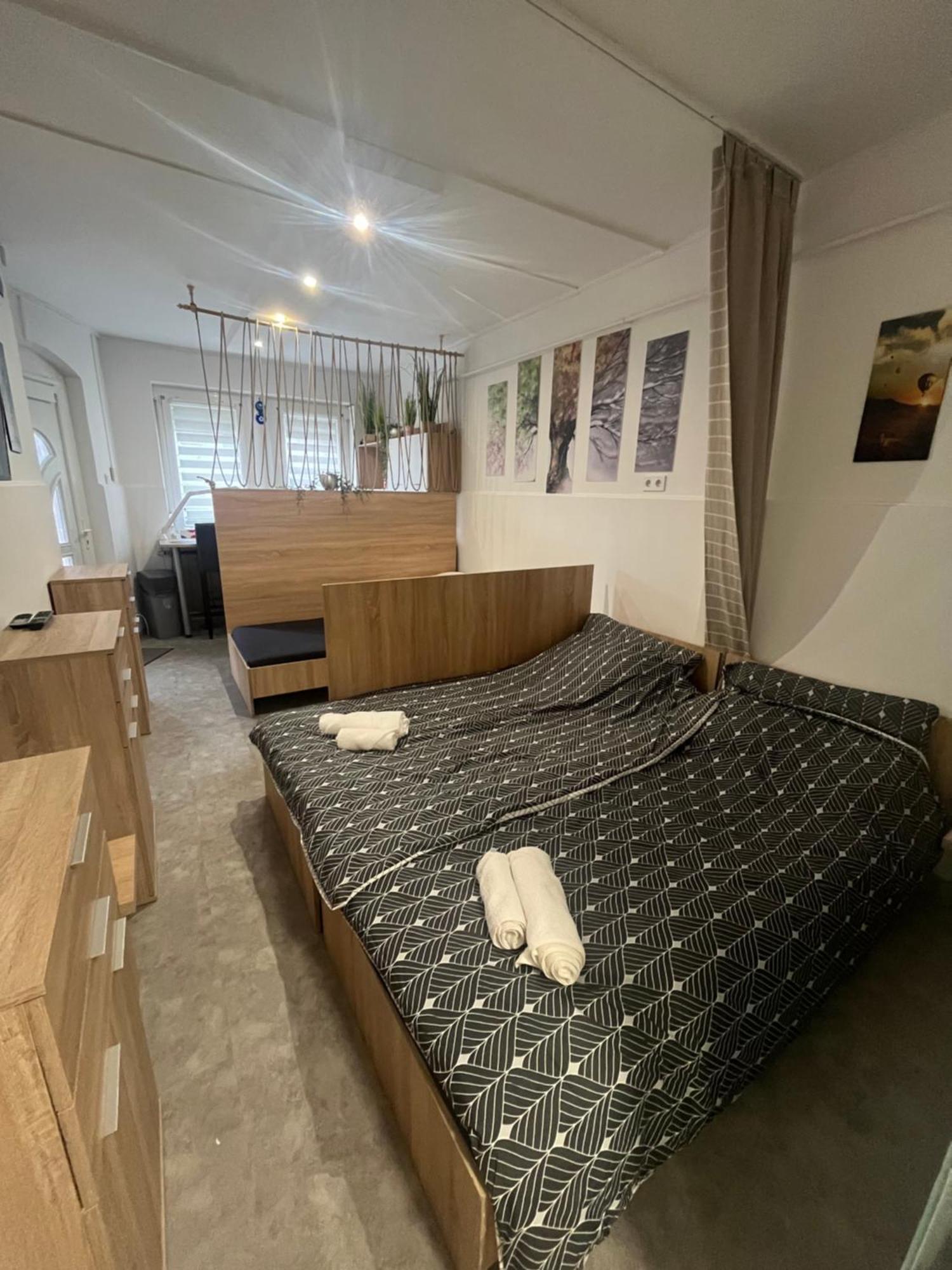 Jobarat Szallashely Szeged Exteriör bild