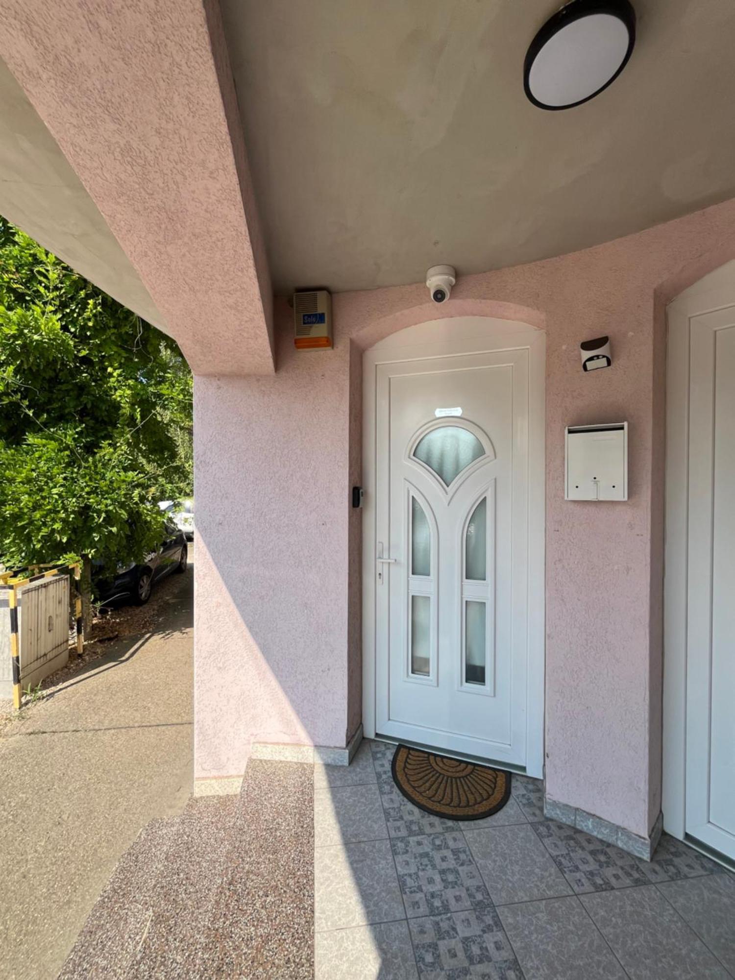 Jobarat Szallashely Szeged Exteriör bild